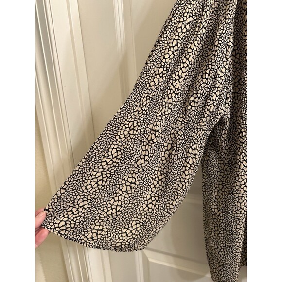 Chloe + Rene Plus Size XL Top Animal Print Blouse Bell Sleeve Peplum Oversized - Picture 3 of 6